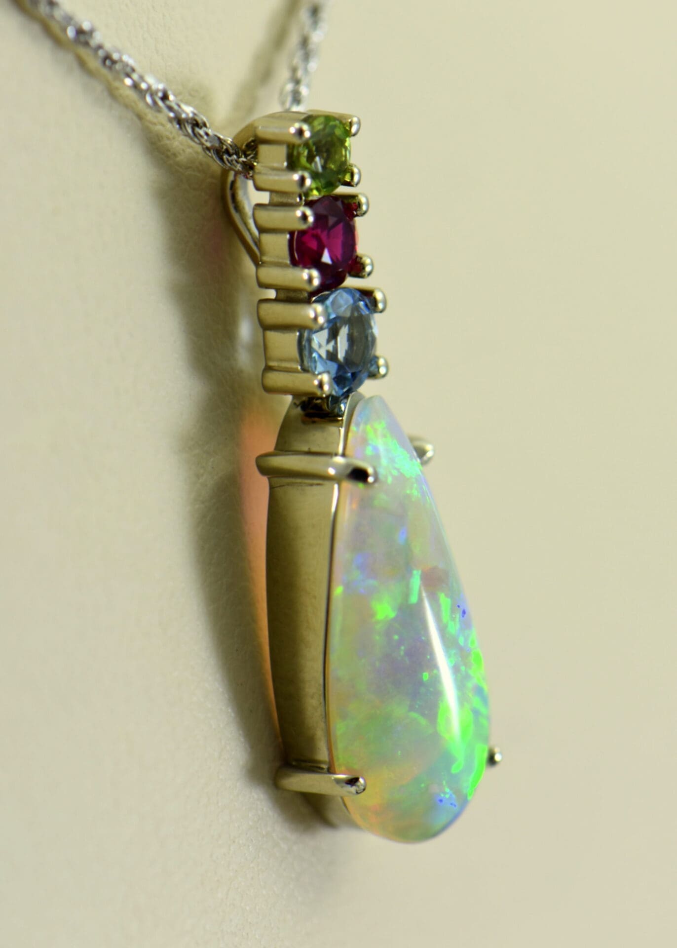 GoebelOpalPendant1