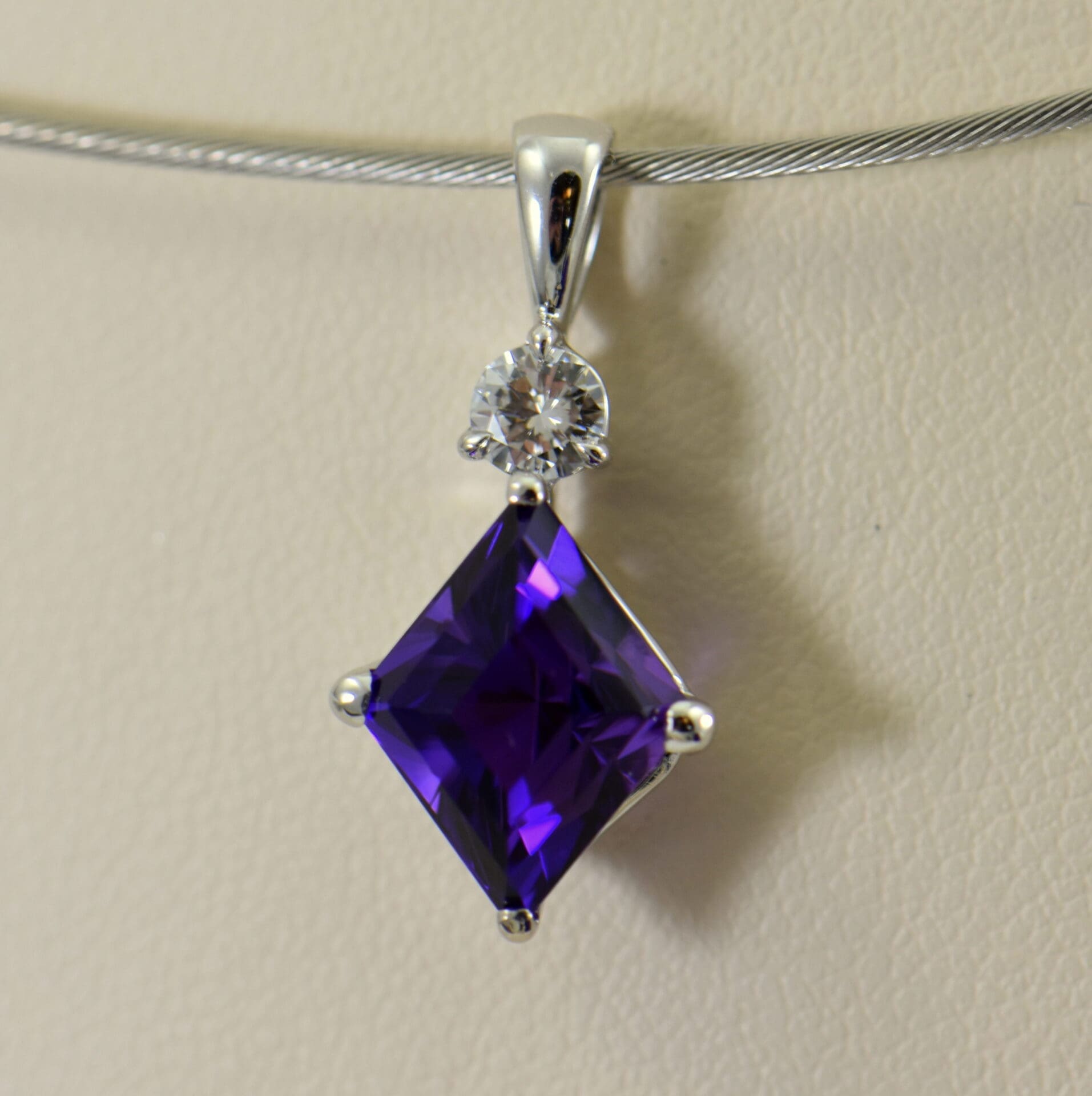 dyeramethystpend