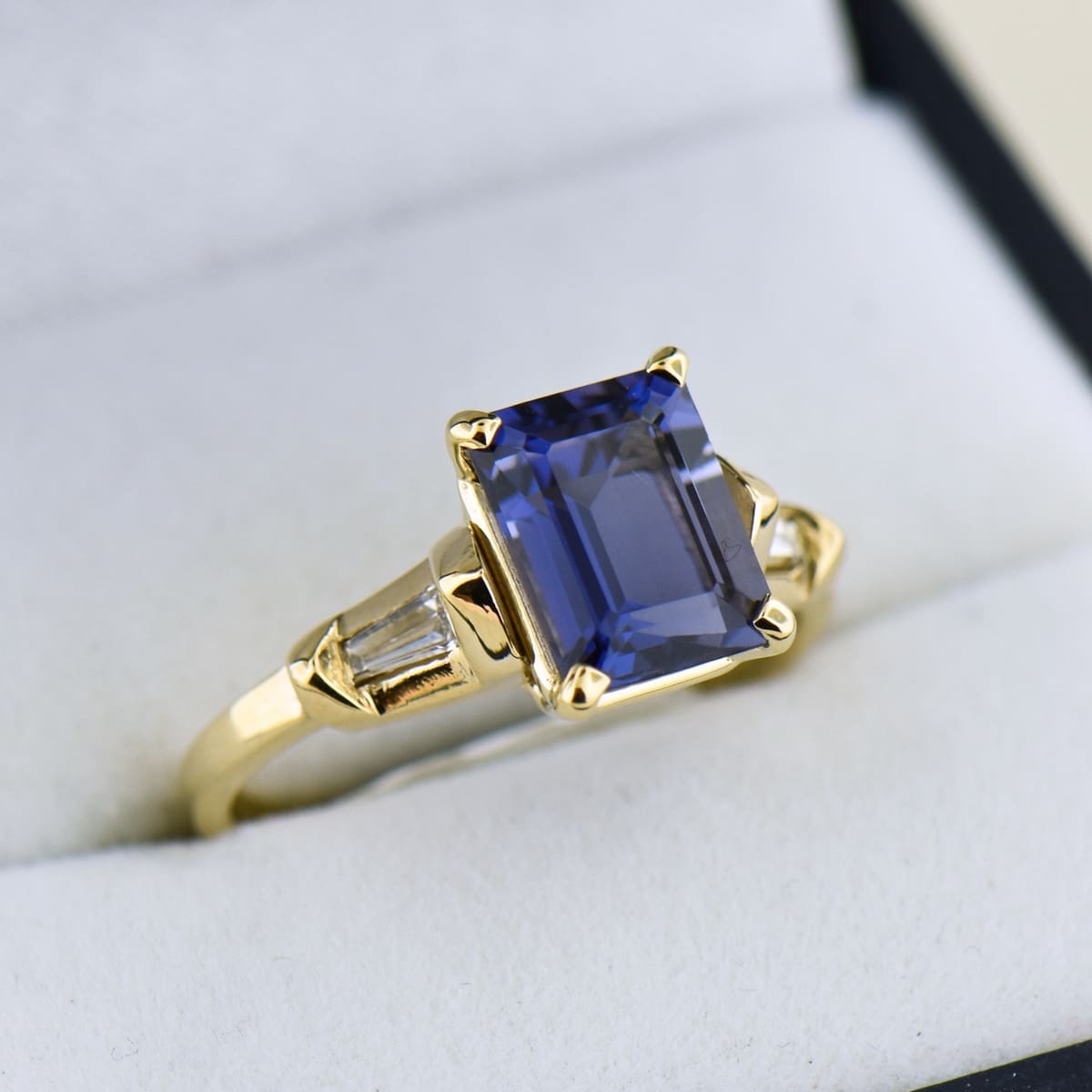 emerald cut iolite and bageutte diamond ring 3